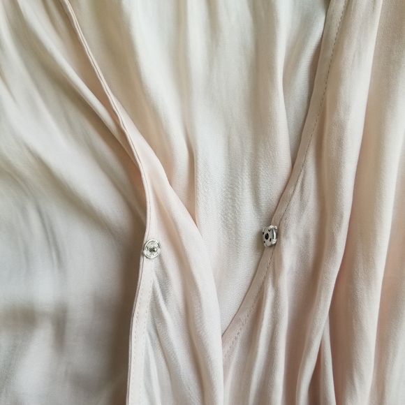 Evereve Rosalie Satin Surplice Long Sleeve Top Size Small - Picture 11 of 12